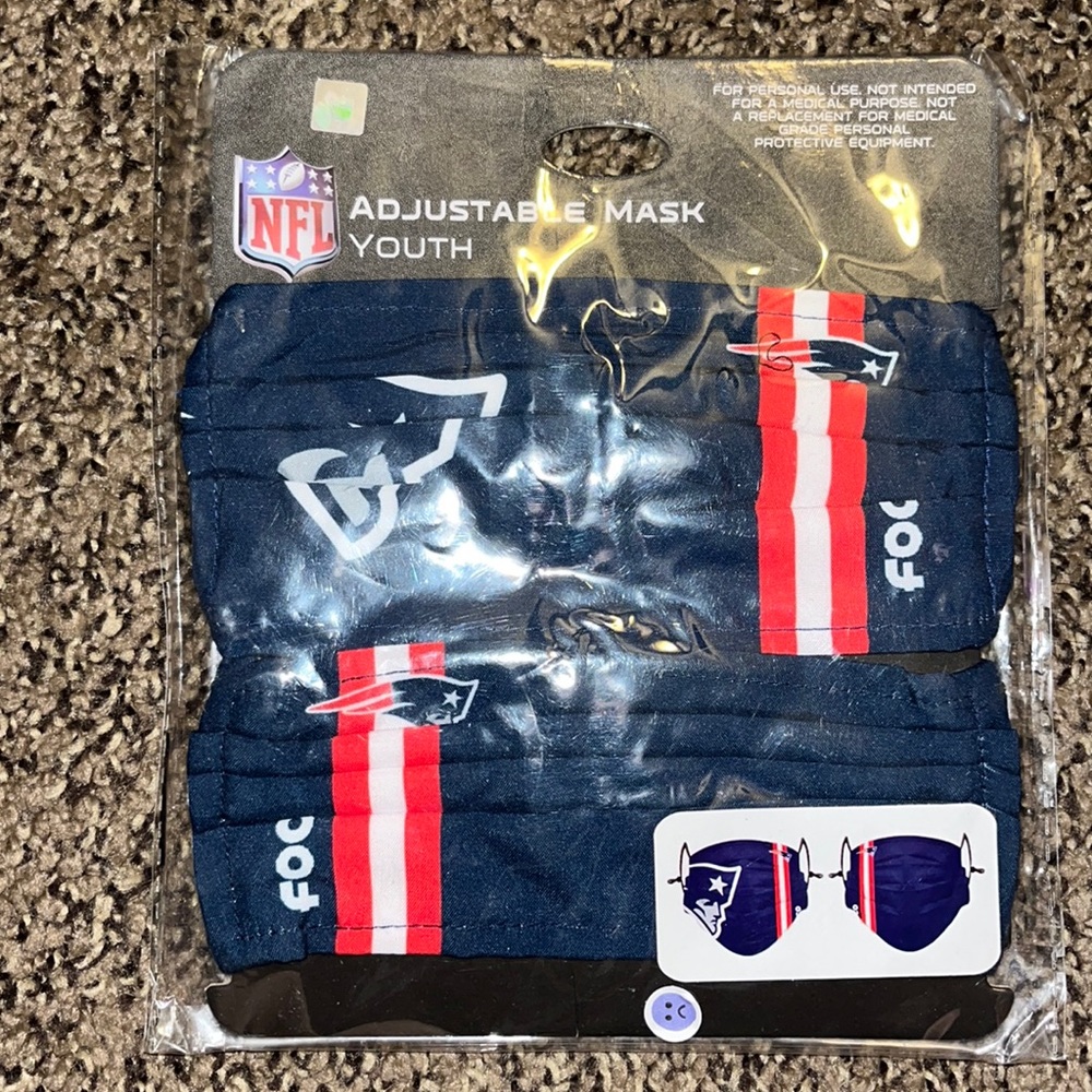 NWT! Adjustable Face Mask Youth NFL Patriots